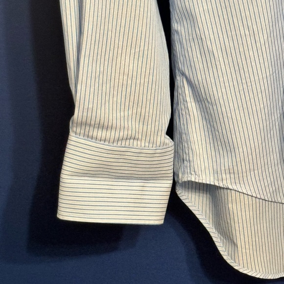 TailorByrd button down in size medium. - Picture 4 of 5